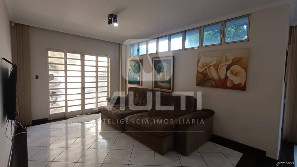 Casa à venda com 3 quartos, 234m² - Foto 1