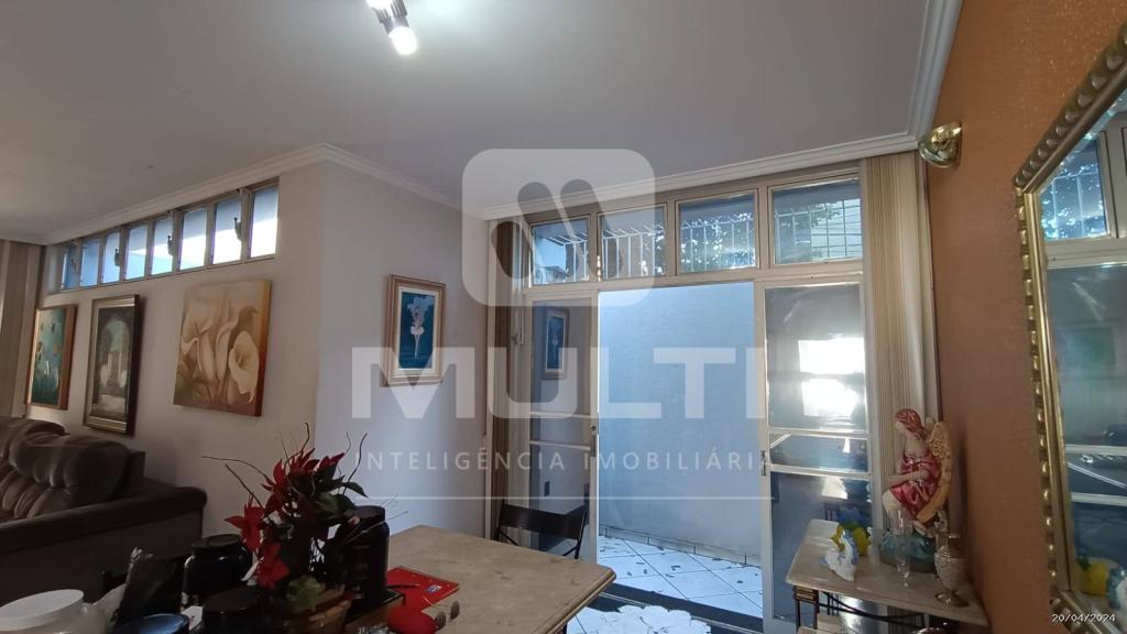 Casa à venda com 3 quartos, 234m² - Foto 3
