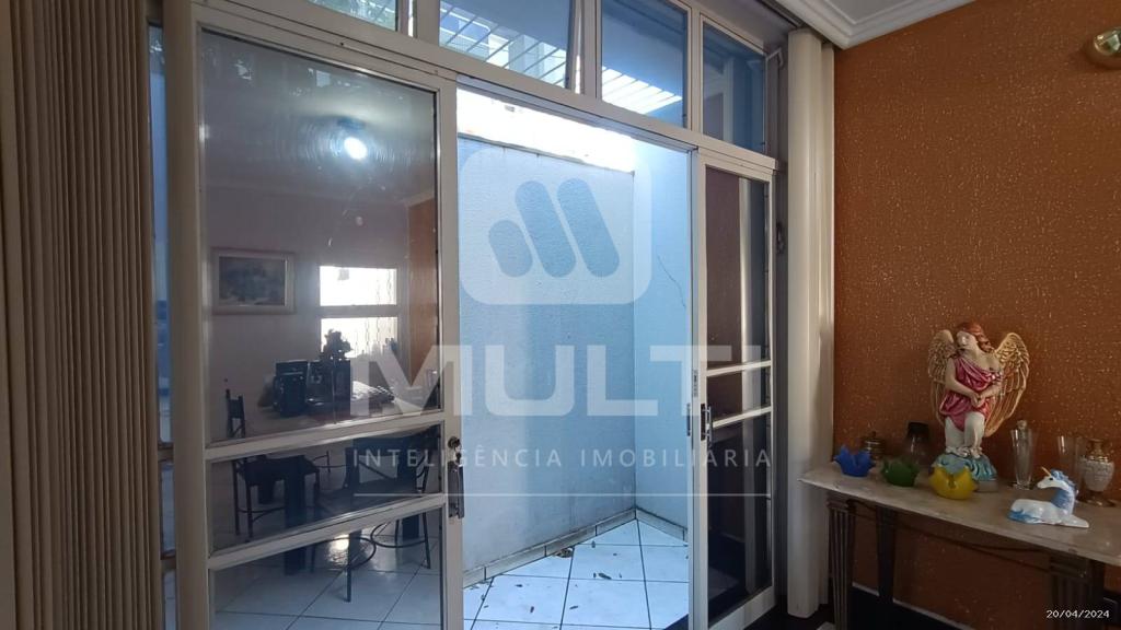 Casa à venda com 3 quartos, 234m² - Foto 4