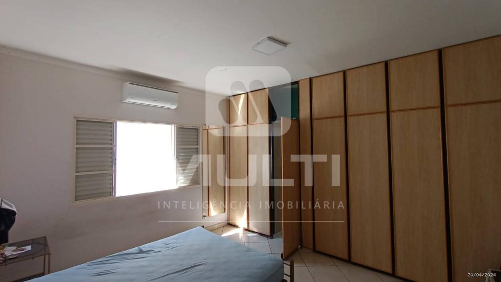 Casa à venda com 3 quartos, 234m² - Foto 9