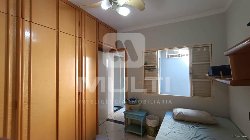 Casa à venda com 3 quartos, 234m² - Foto 13