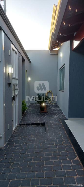 Casa à venda com 3 quartos, 186m² - Foto 2