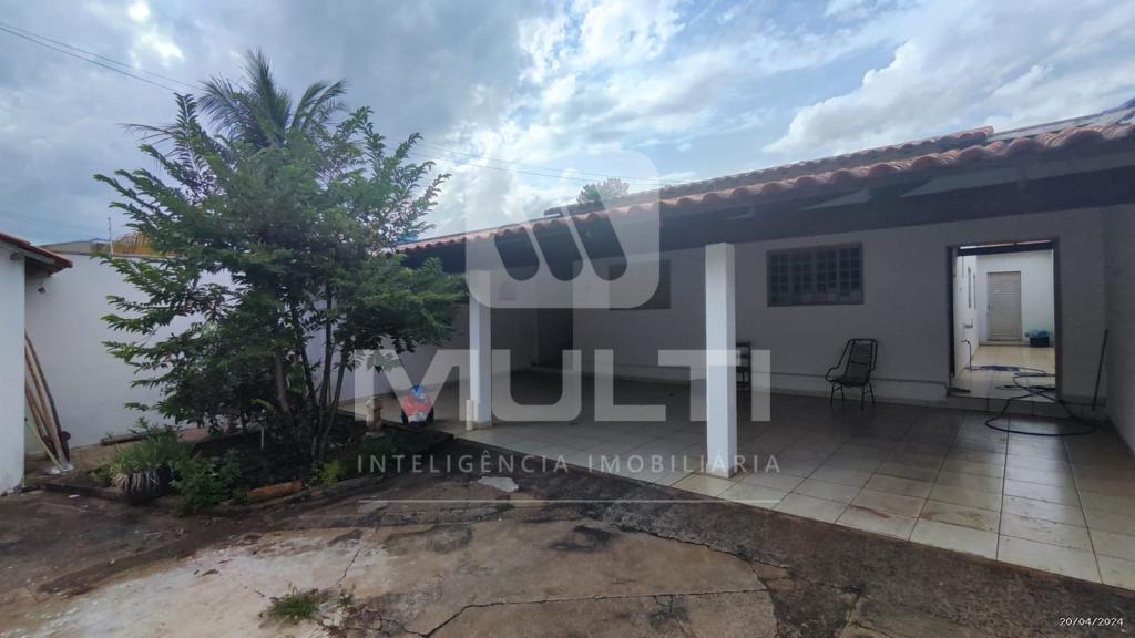 Casa à venda com 3 quartos, 151m² - Foto 1