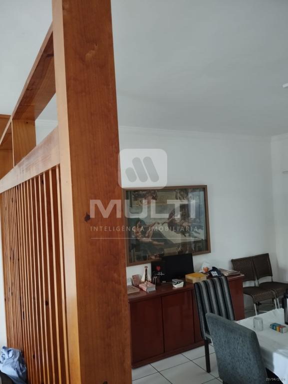 Casa à venda com 3 quartos, 200m² - Foto 2