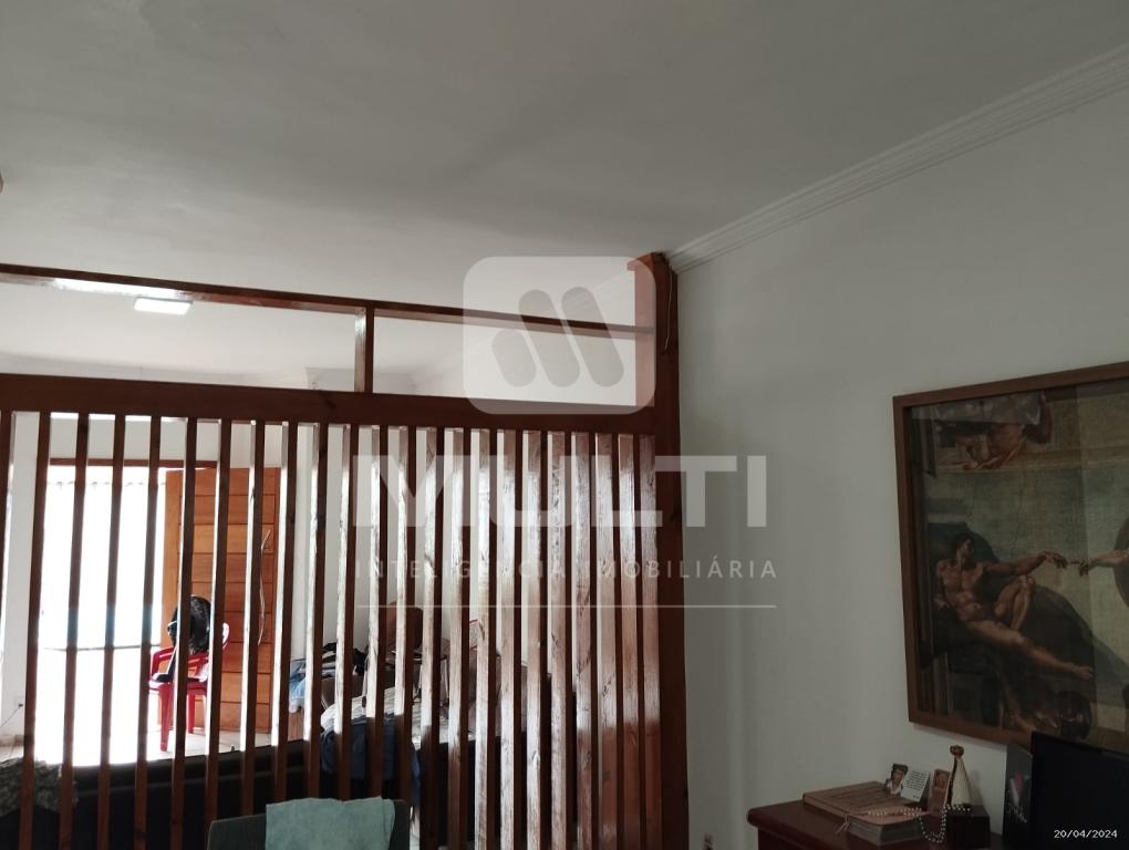 Casa à venda com 3 quartos, 200m² - Foto 4