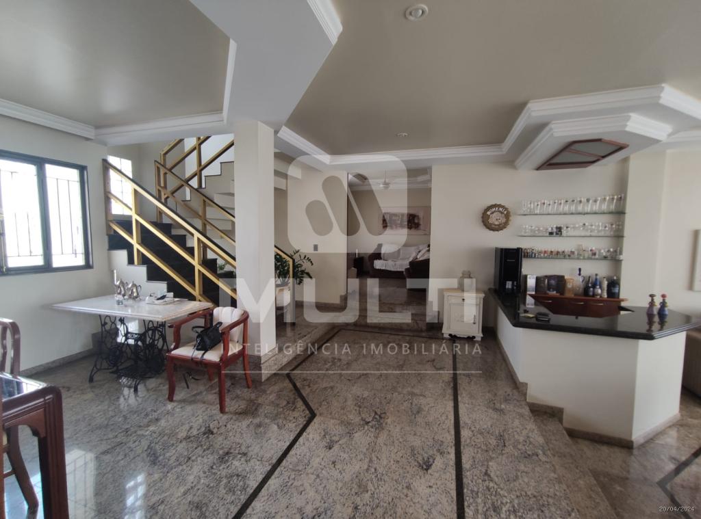Casa à venda com 4 quartos, 402m² - Foto 3