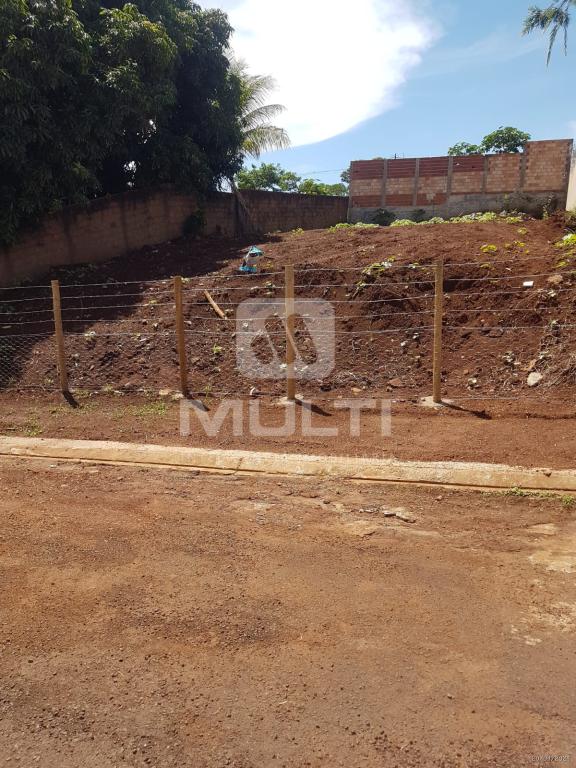 Terreno à venda com 1 quarto, 490m² - Foto 1