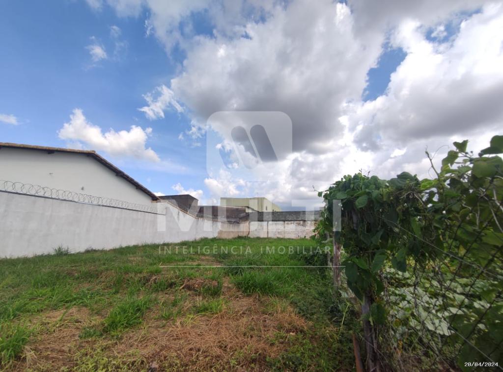 Terreno à venda com 1 quarto, 420m² - Foto 5