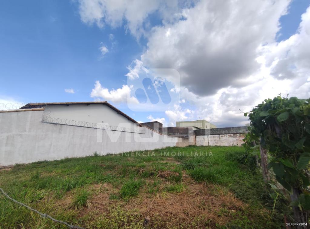 Terreno à venda com 1 quarto, 420m² - Foto 6