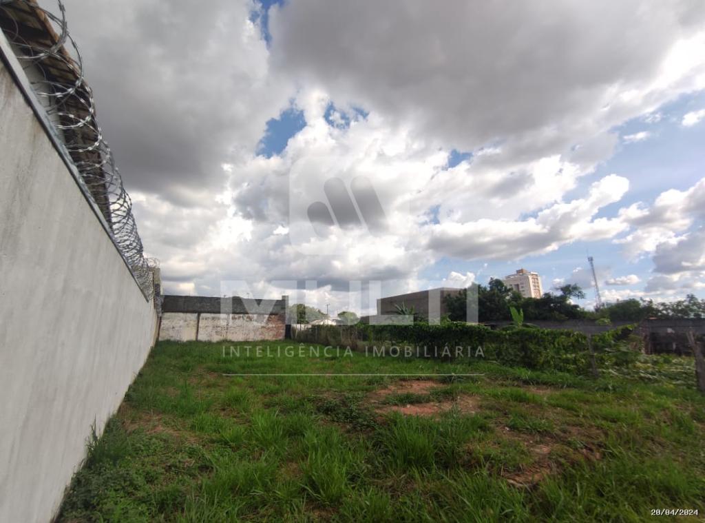 Terreno à venda com 1 quarto, 420m² - Foto 7