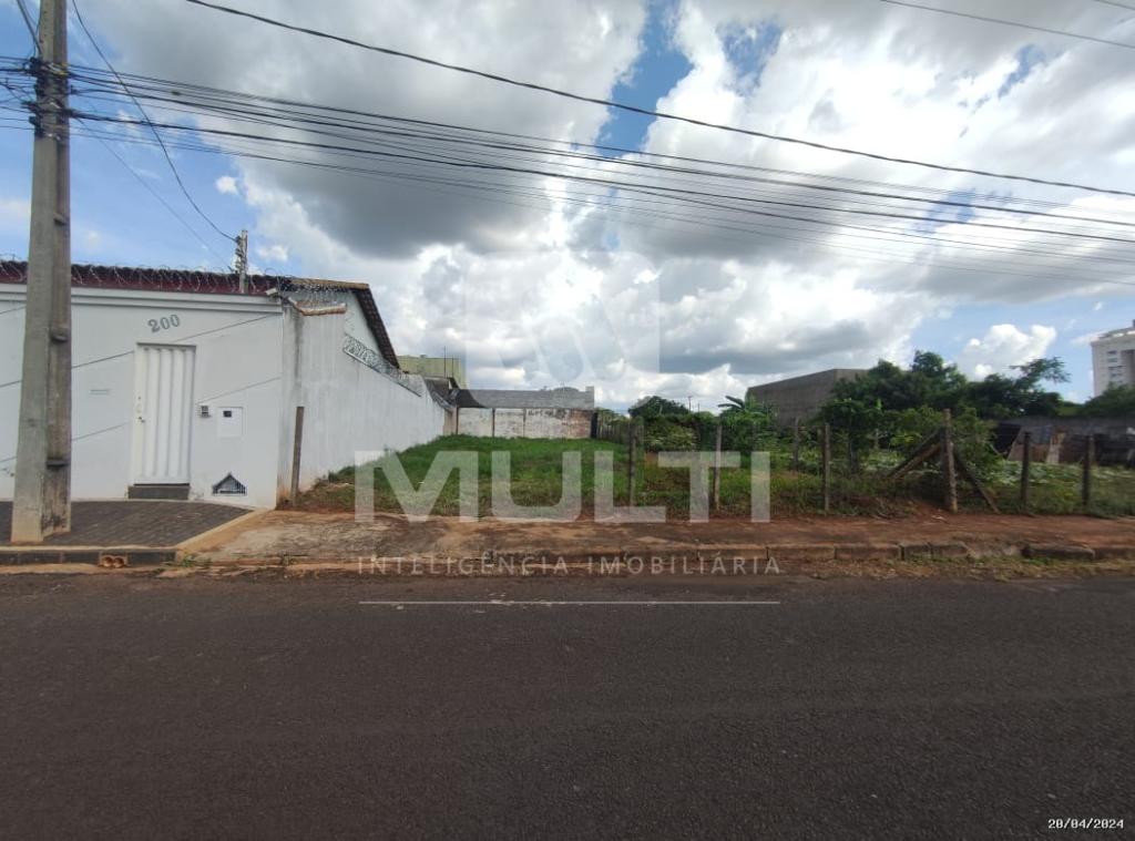 Terreno à venda com 1 quarto, 420m² - Foto 8