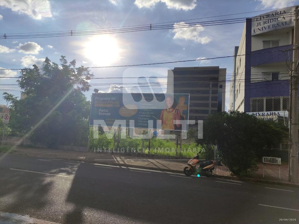 Terreno à venda com 1 quarto, 525m² - Foto 4