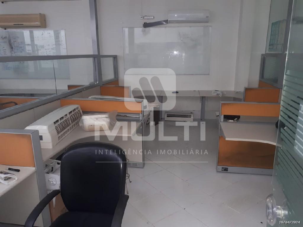Prédio Inteiro à venda com 1 quarto, 640m² - Foto 1