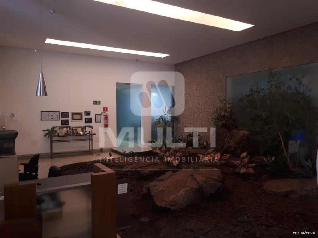 Prédio Inteiro à venda com 1 quarto, 640m² - Foto 2