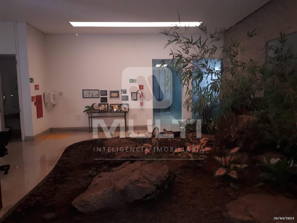 Prédio Inteiro à venda com 1 quarto, 640m² - Foto 3