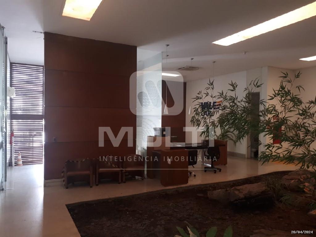 Prédio Inteiro à venda com 1 quarto, 640m² - Foto 4