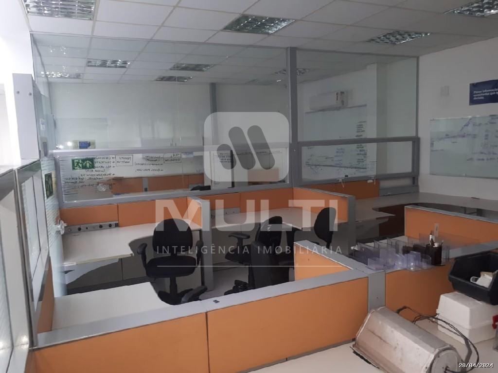 Prédio Inteiro à venda com 1 quarto, 640m² - Foto 5