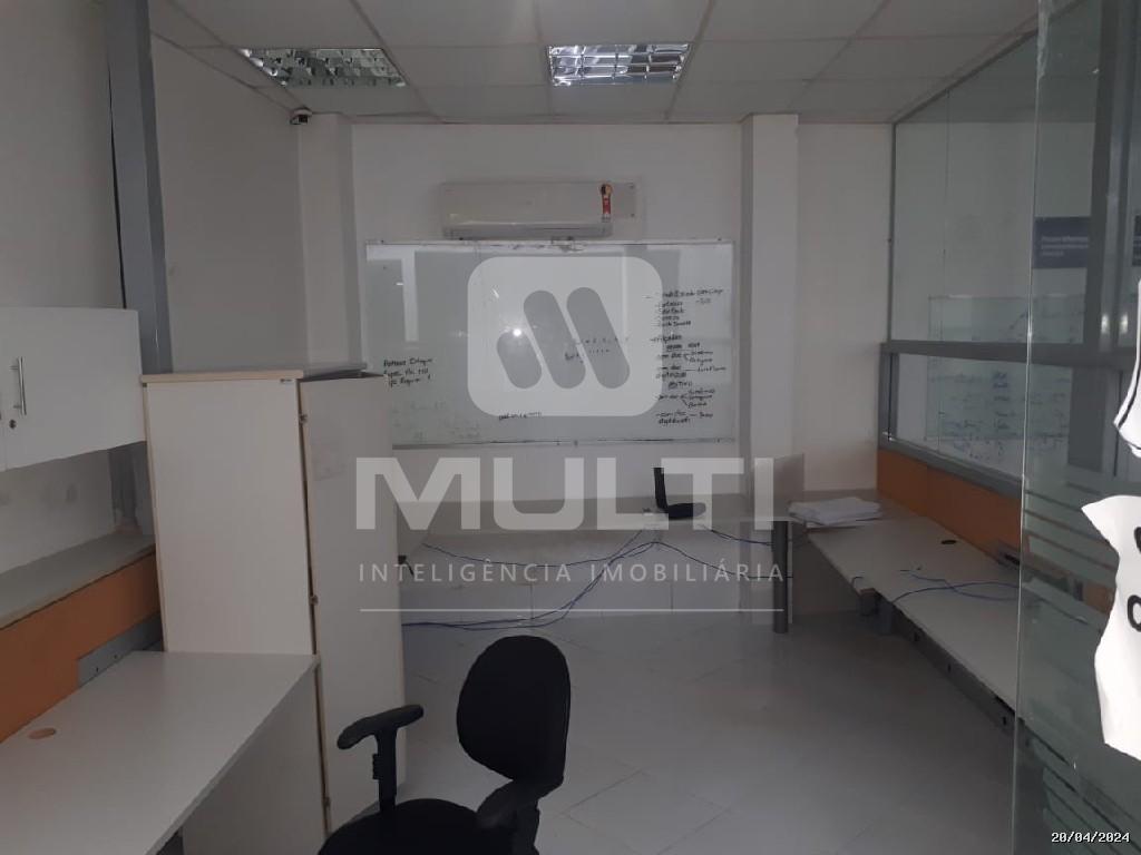 Prédio Inteiro à venda com 1 quarto, 640m² - Foto 11