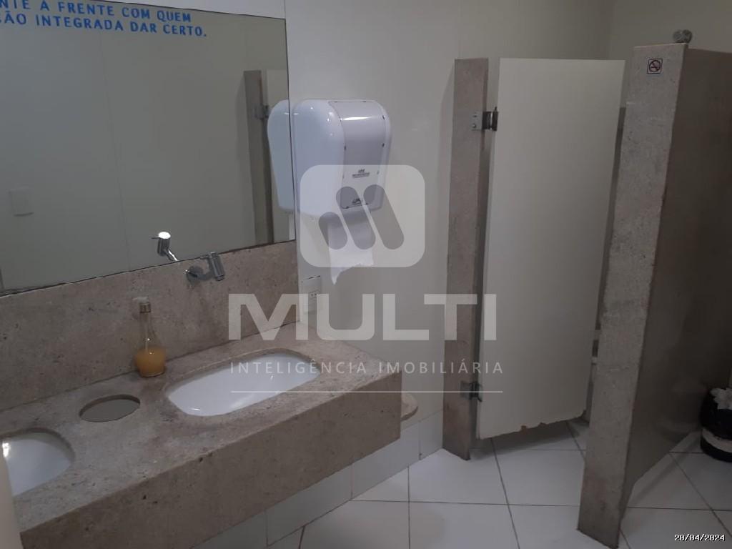 Prédio Inteiro à venda com 1 quarto, 640m² - Foto 15