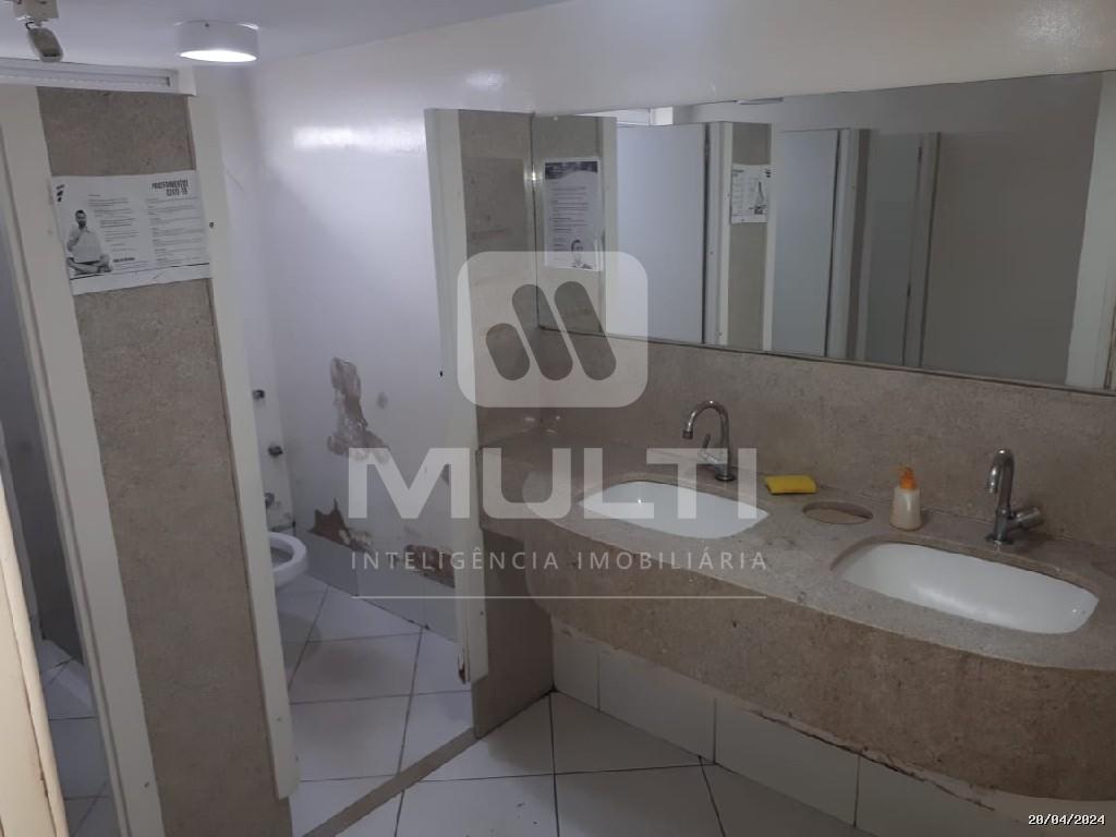 Prédio Inteiro à venda com 1 quarto, 640m² - Foto 18
