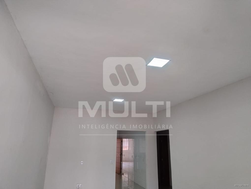 Chácara à venda com 3 quartos, 200m² - Foto 2