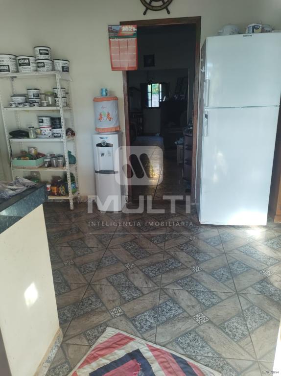Chácara à venda com 4 quartos, 175m² - Foto 1