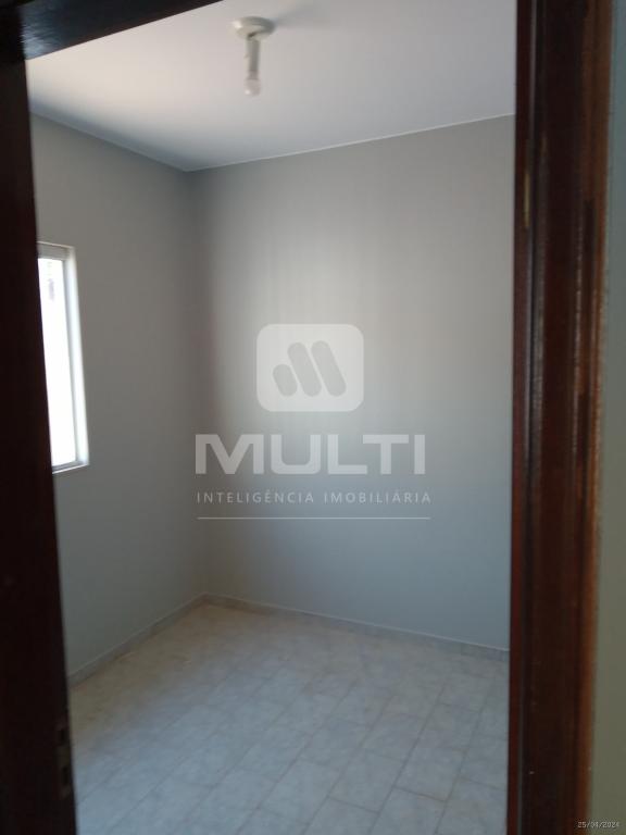 Casa à venda com 2 quartos, 100m² - Foto 3