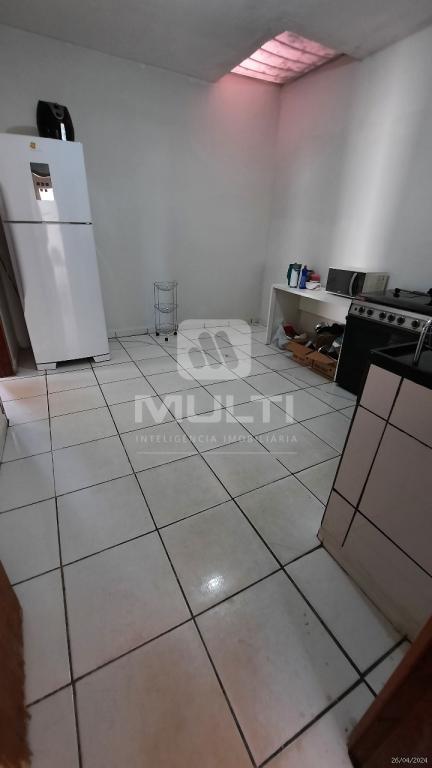Casa à venda com 3 quartos, 70m² - Foto 3