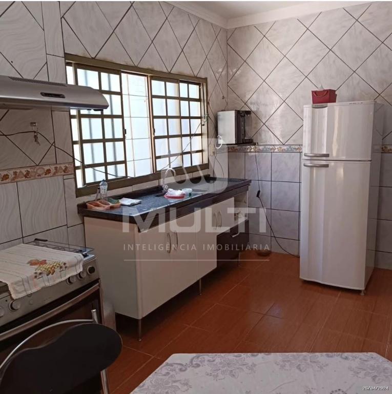 Casa à venda com 3 quartos, 180m² - Foto 3