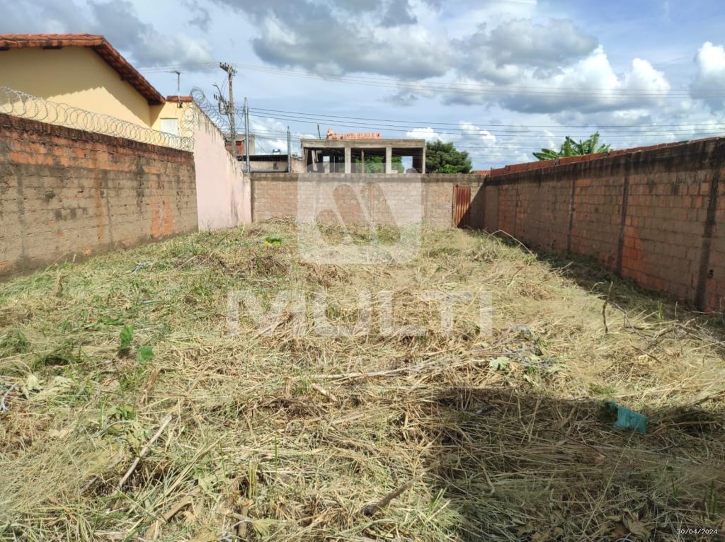 Terreno à venda com 1 quarto, 352m² - Foto 6