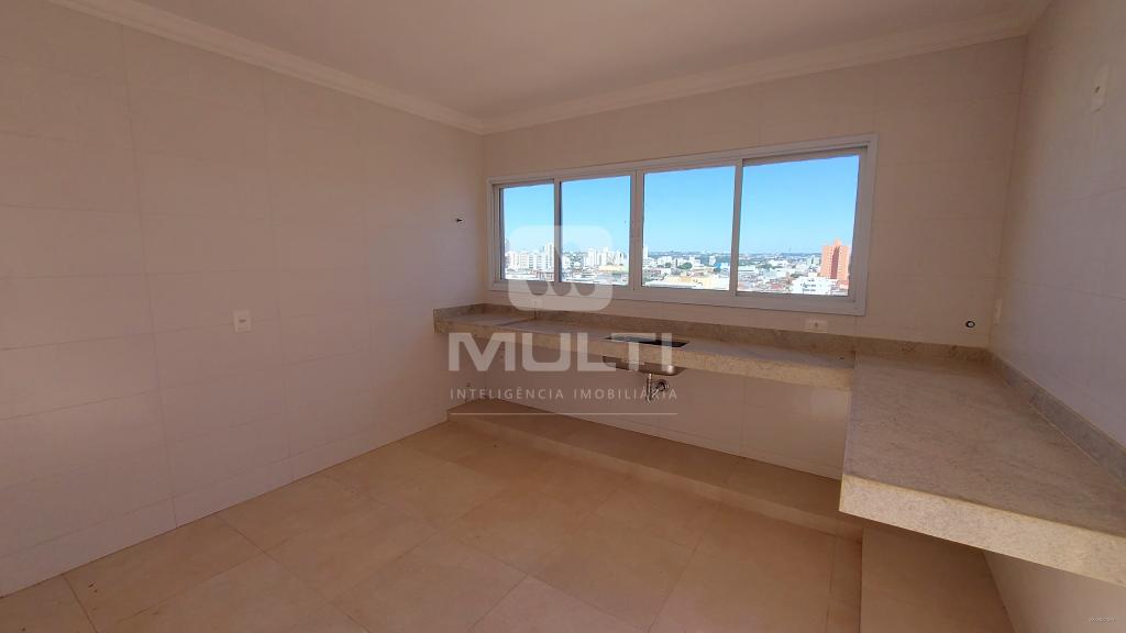 Apartamento à venda com 3 quartos, 208m² - Foto 4