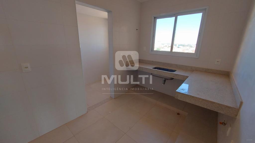 Apartamento à venda com 3 quartos, 208m² - Foto 5