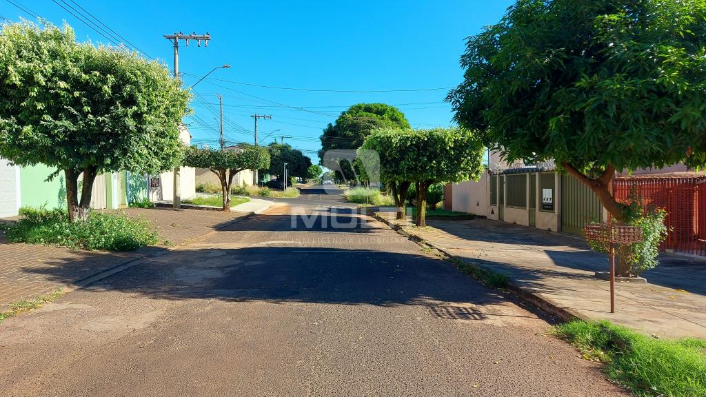 Terreno à venda com 1 quarto, 360m² - Foto 3