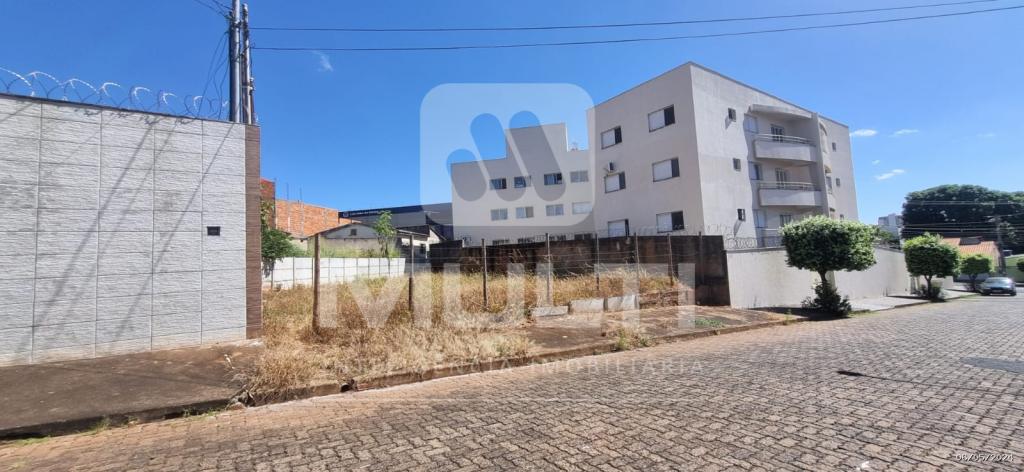 Terreno à venda com 1 quarto, 333m² - Foto 3
