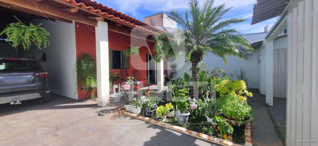 Casa à venda com 4 quartos, 133m² - Foto 1