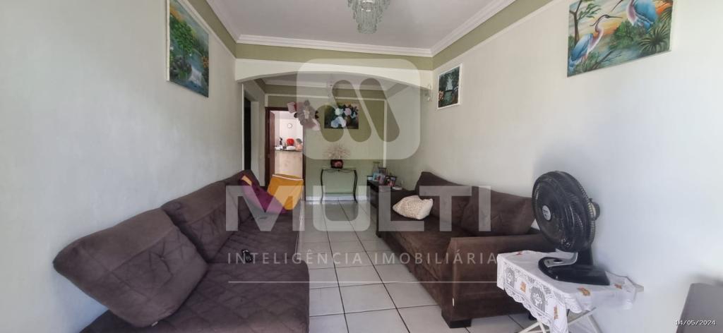 Casa à venda com 4 quartos, 133m² - Foto 2