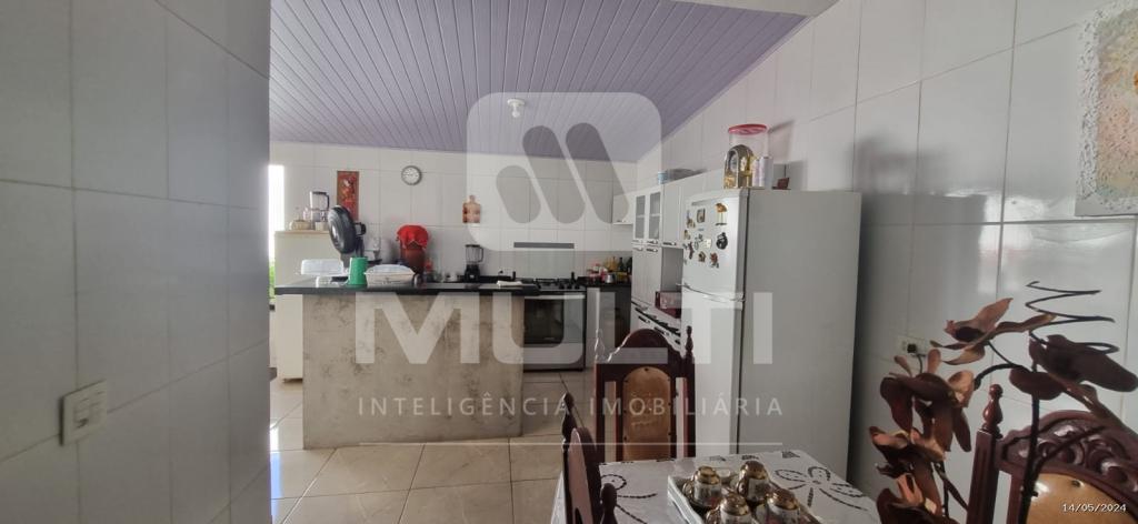 Casa à venda com 4 quartos, 133m² - Foto 3