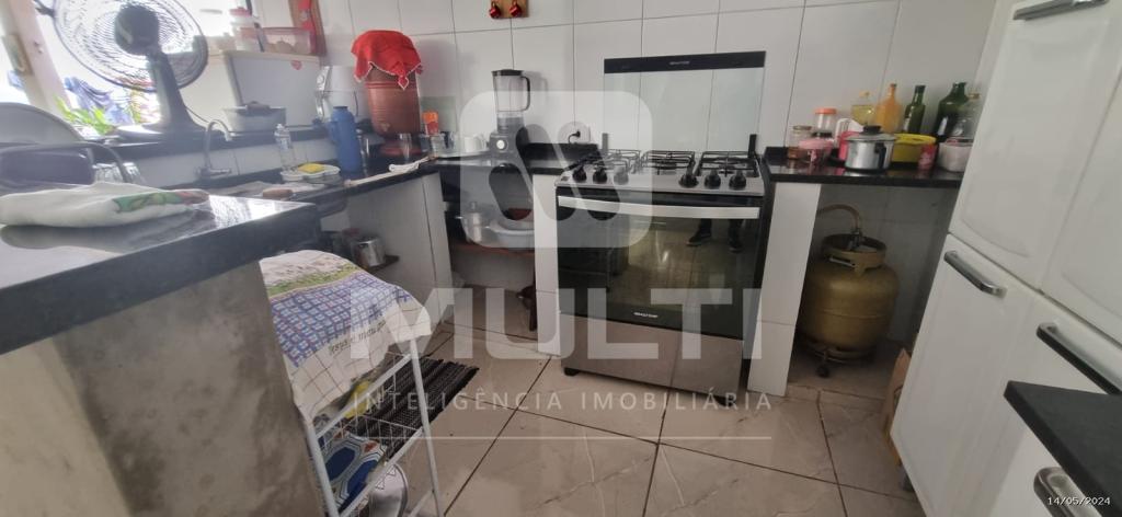 Casa à venda com 4 quartos, 133m² - Foto 4