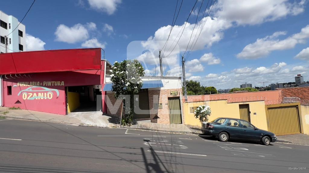 Terreno à venda com 4 quartos, 690m² - Foto 1