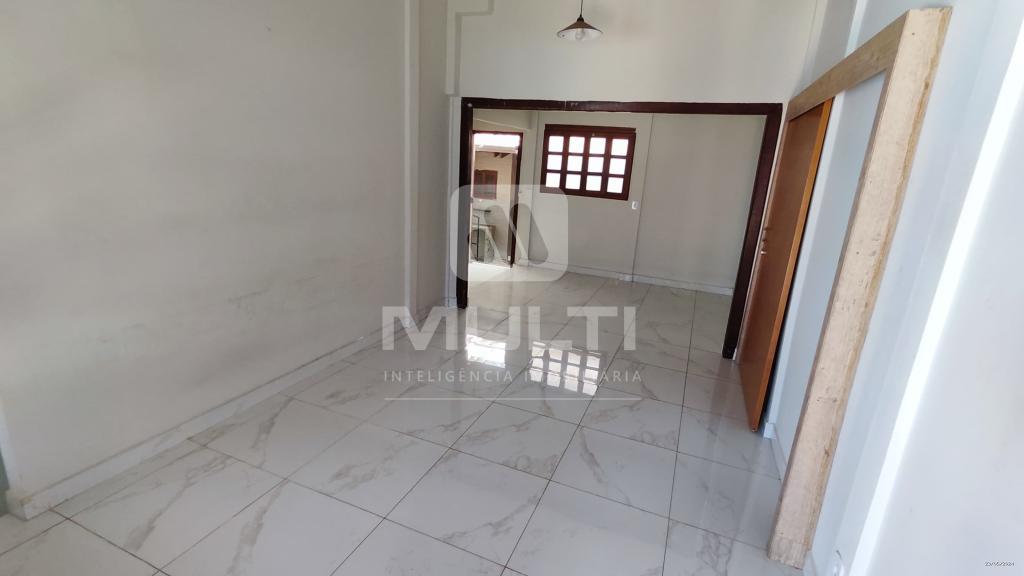 Casa à venda com 3 quartos, 130m² - Foto 2