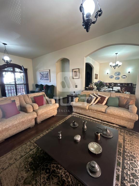 Casa à venda com 6 quartos, 450m² - Foto 2