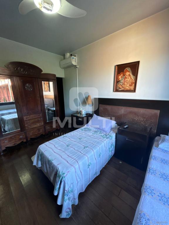 Casa à venda com 6 quartos, 450m² - Foto 16