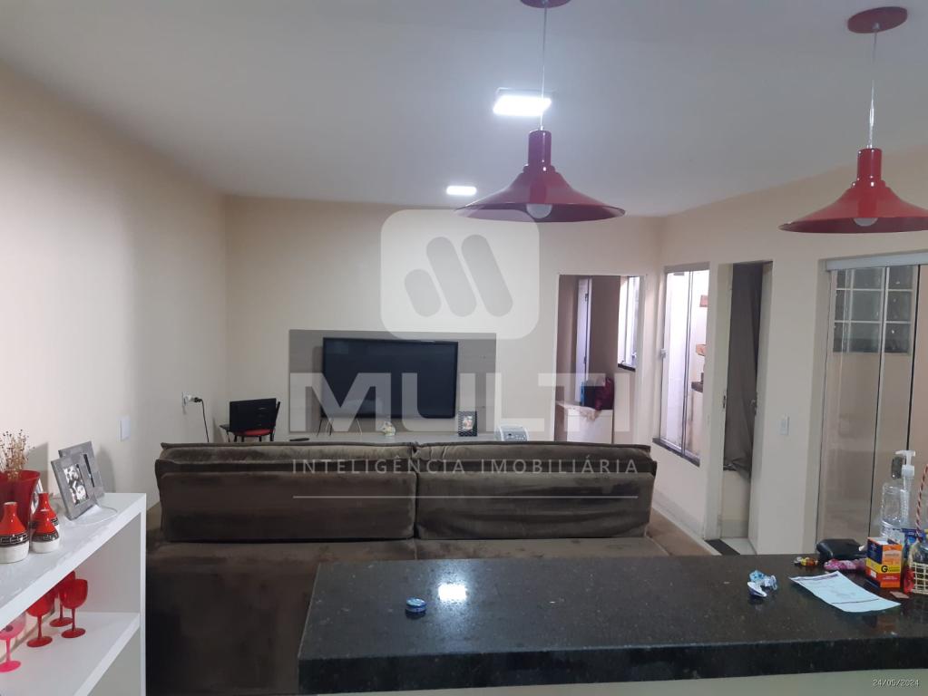 Casa à venda com 3 quartos, 130m² - Foto 1