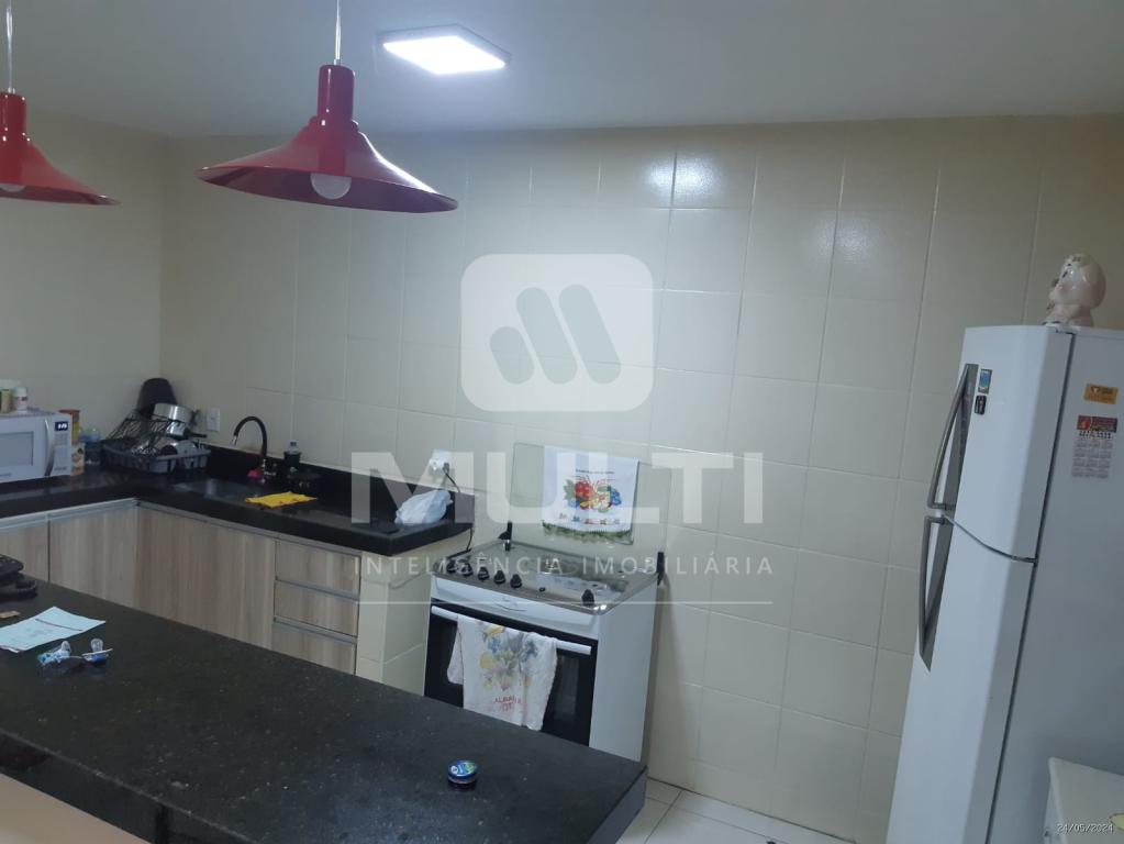 Casa à venda com 3 quartos, 130m² - Foto 2