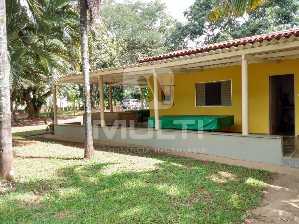 Chácara à venda com 3 quartos, 400m² - Foto 2