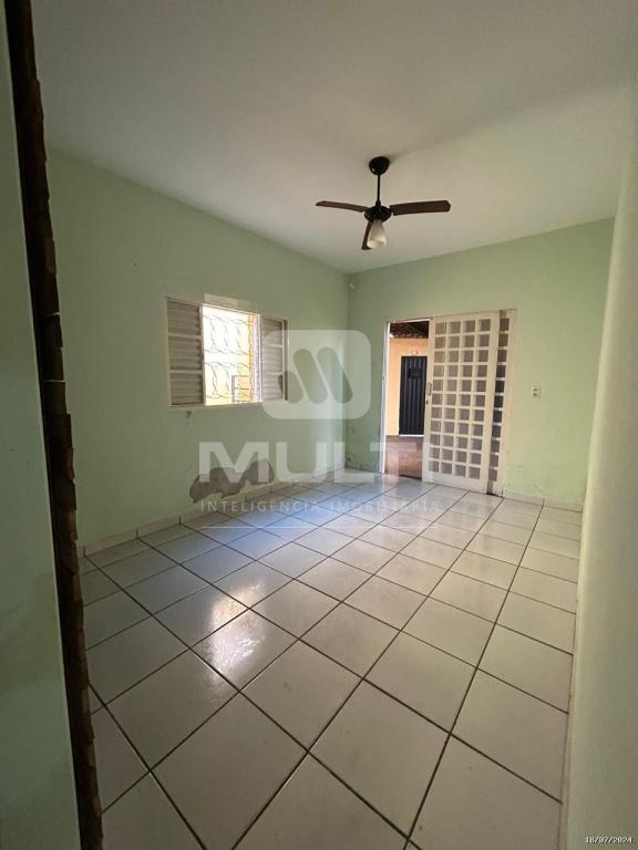 Casa à venda com 2 quartos, 110m² - Foto 2