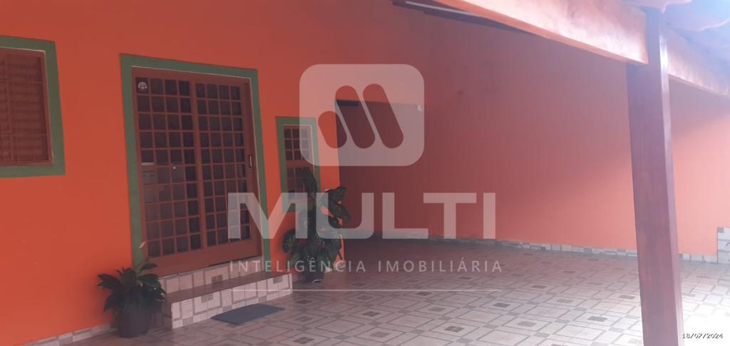 Casa à venda com 4 quartos, 232m² - Foto 1