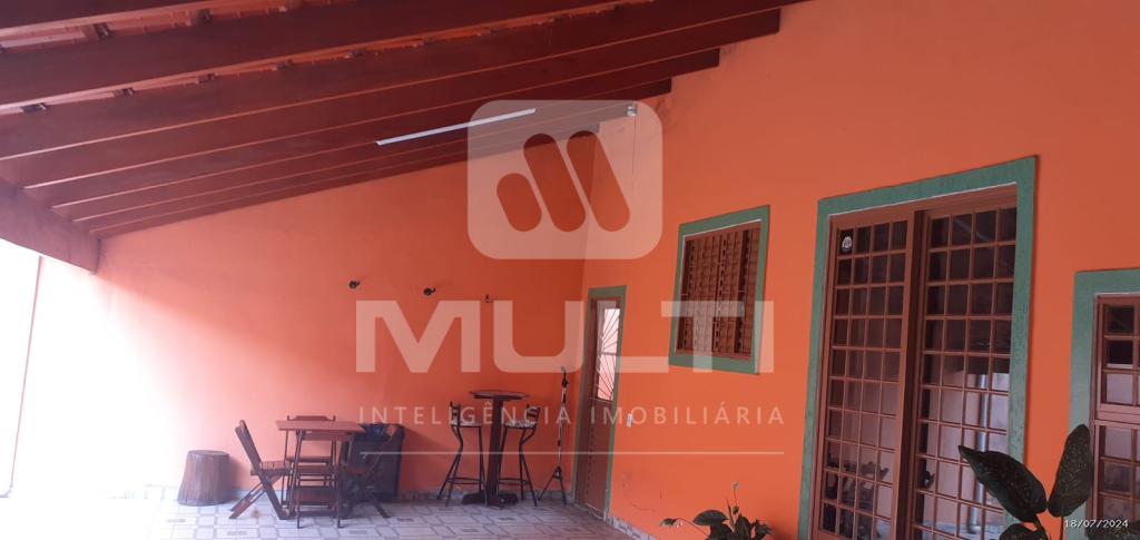 Casa à venda com 4 quartos, 232m² - Foto 2