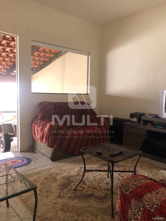 Casa à venda com 2 quartos, 140m² - Foto 1