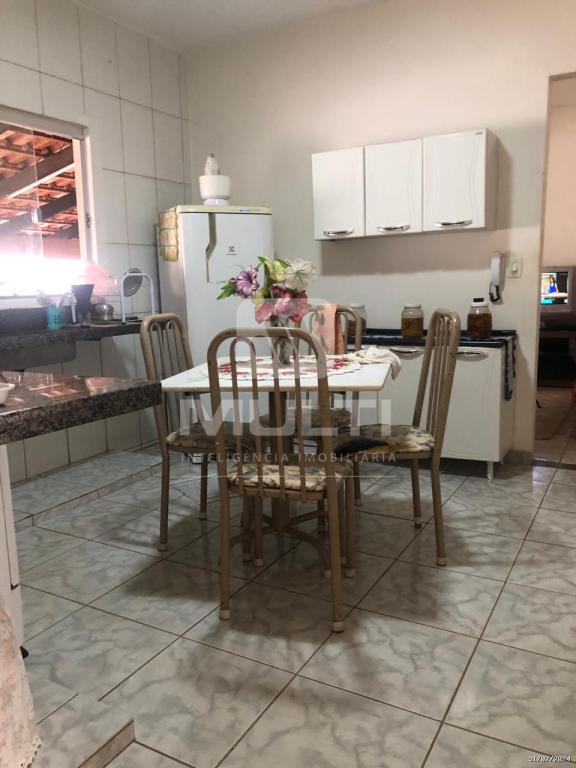 Casa à venda com 2 quartos, 140m² - Foto 2